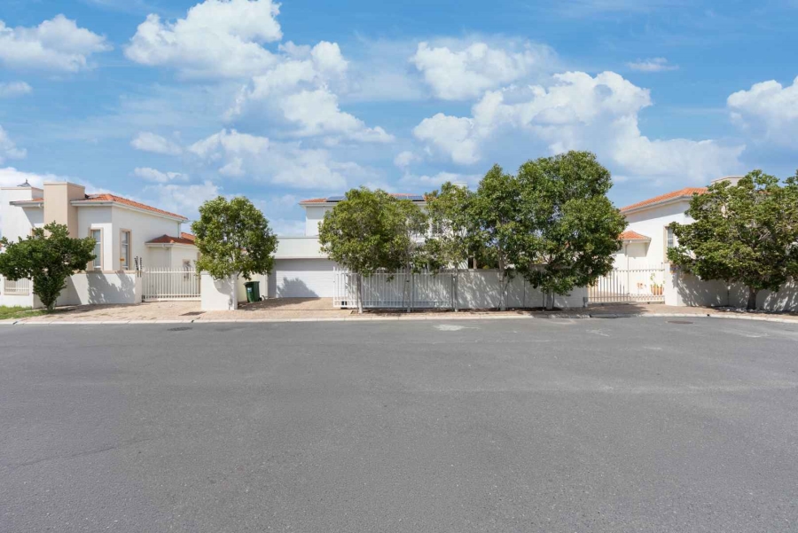 4 Bedroom Property for Sale in Parklands North Western Cape